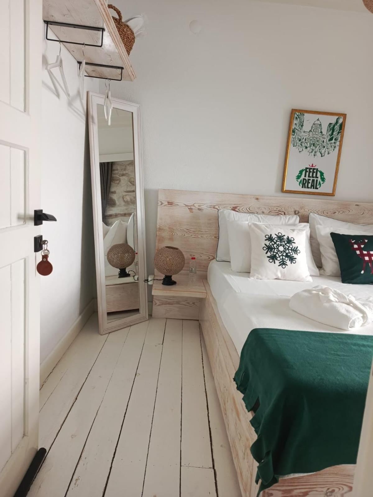 Berlin'S Guest House Urla Extérieur photo